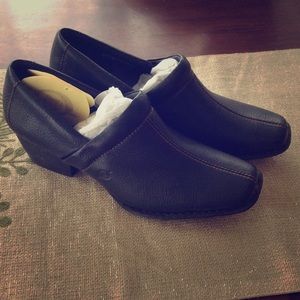 NWOT Born Heeled Loafer